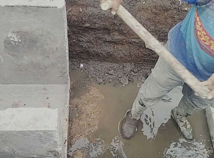 Diduga Tidak Sesuai Standar, Lantai Siring di Jl. Kenanga 2 Terlalu Tipis dan Berpotensi Cepat Rusak